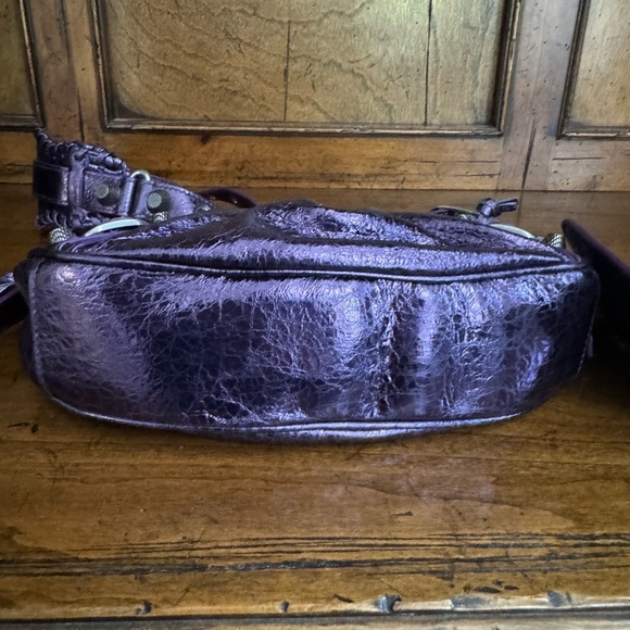 BALENCIAGA Le Cagole leather handbag Never worn, with tag metallic purple - Picture 5 of 10